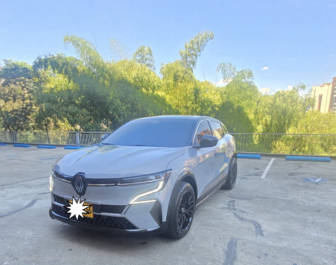 RENAULT MEGANE E-TECH AT 4X2 2025**: imagen 1