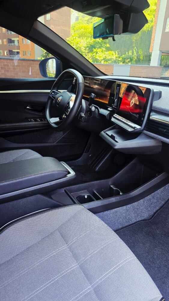 RENAULT MEGANE E-TECH AT 4X2 2025**