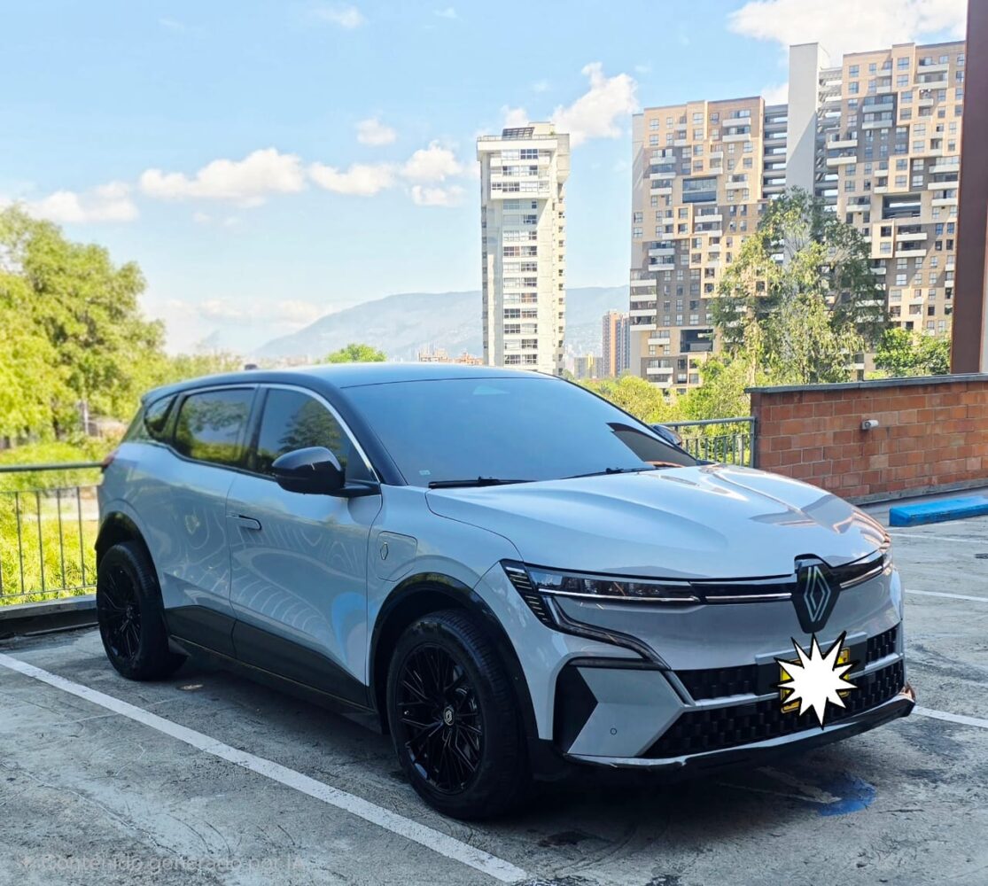 RENAULT MEGANE E-TECH AT 4X2 2025**: imagen 4