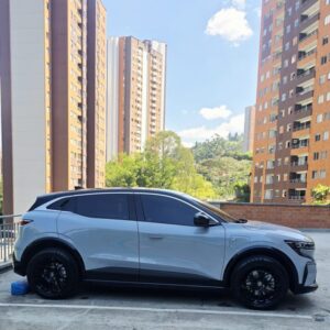 RENAULT MEGANE E-TECH AT 4X2 2025**: imagen 7