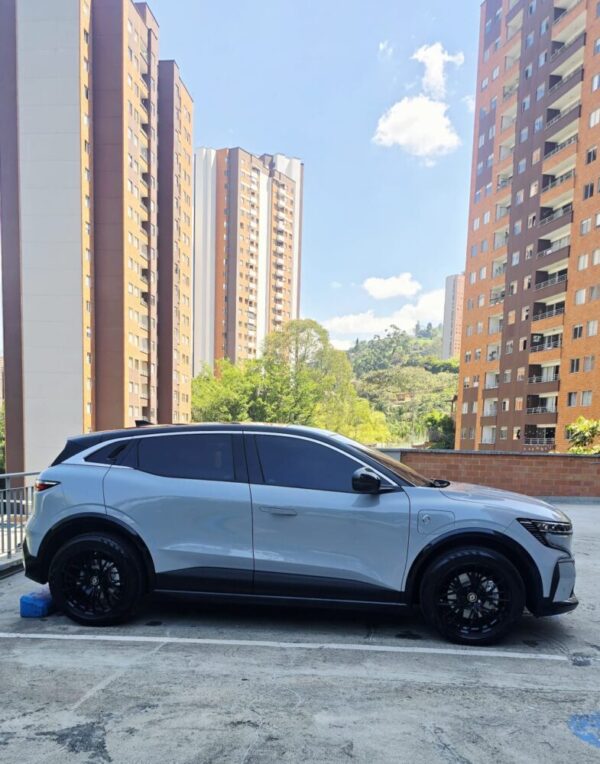 RENAULT MEGANE E-TECH AT 4X2 2025**