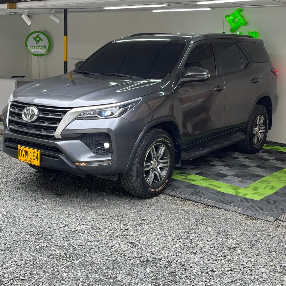 TOYOTA FORTUNER 2.4L SR TP 2.4CC 4X2 2021: imagen 1