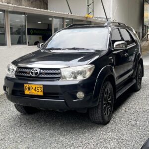 TOYOTA FORTUNER 2.7L AT 2.7CC 4X2 2012**
