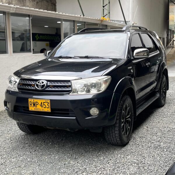 TOYOTA FORTUNER 2.7L AT 2.7CC 4X2 2012**