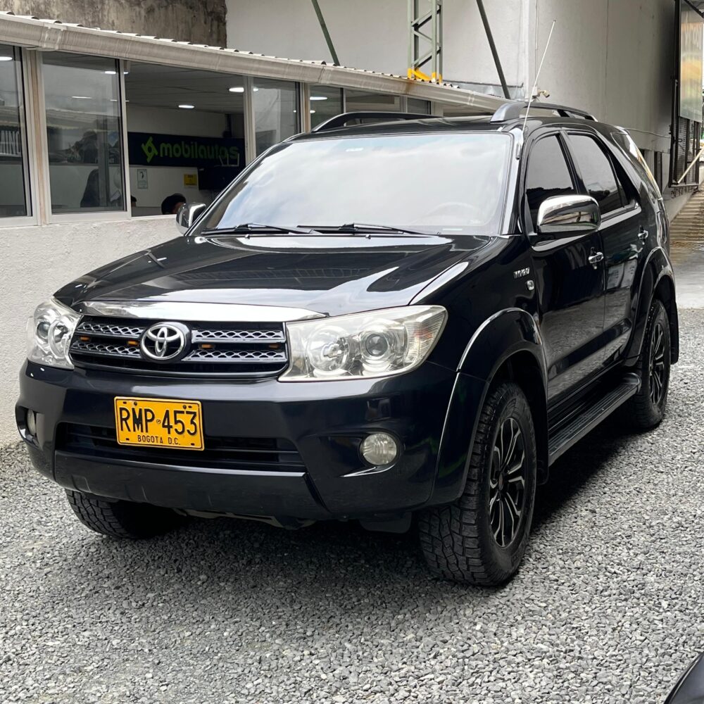 TOYOTA FORTUNER 2.7L AT 2.7CC 4X2 2012**: imagen 1