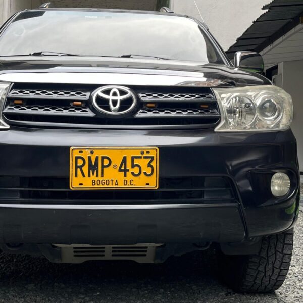 TOYOTA FORTUNER 2.7L AT 2.7CC 4X2 2012**