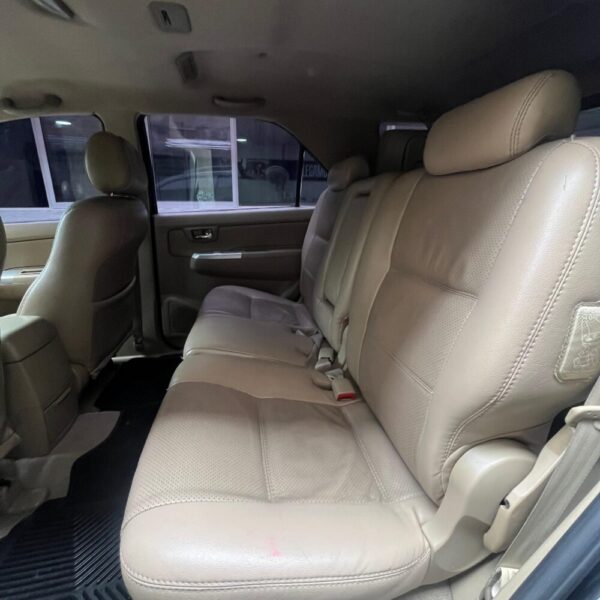 TOYOTA FORTUNER 2.7L AT 2.7CC 4X2 2012**