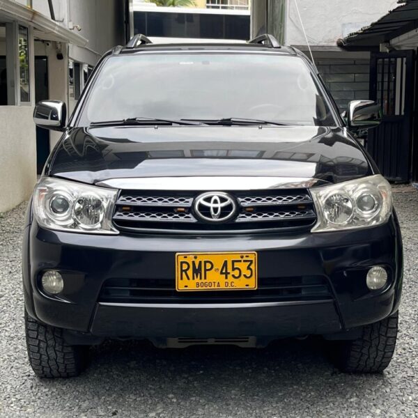 TOYOTA FORTUNER 2.7L AT 2.7CC 4X2 2012**