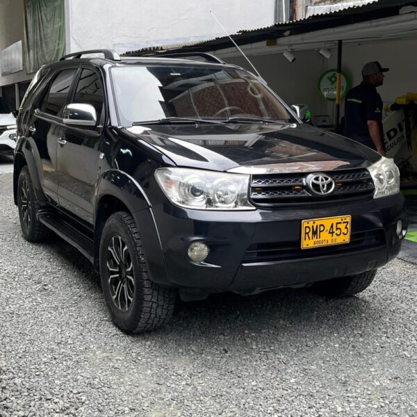 TOYOTA FORTUNER 2.7L AT 2.7CC 4X2 2012**