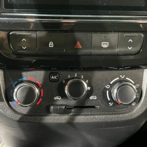 RENAULT KWID ICONIC MT 1.0CC 2023**: imagen 7