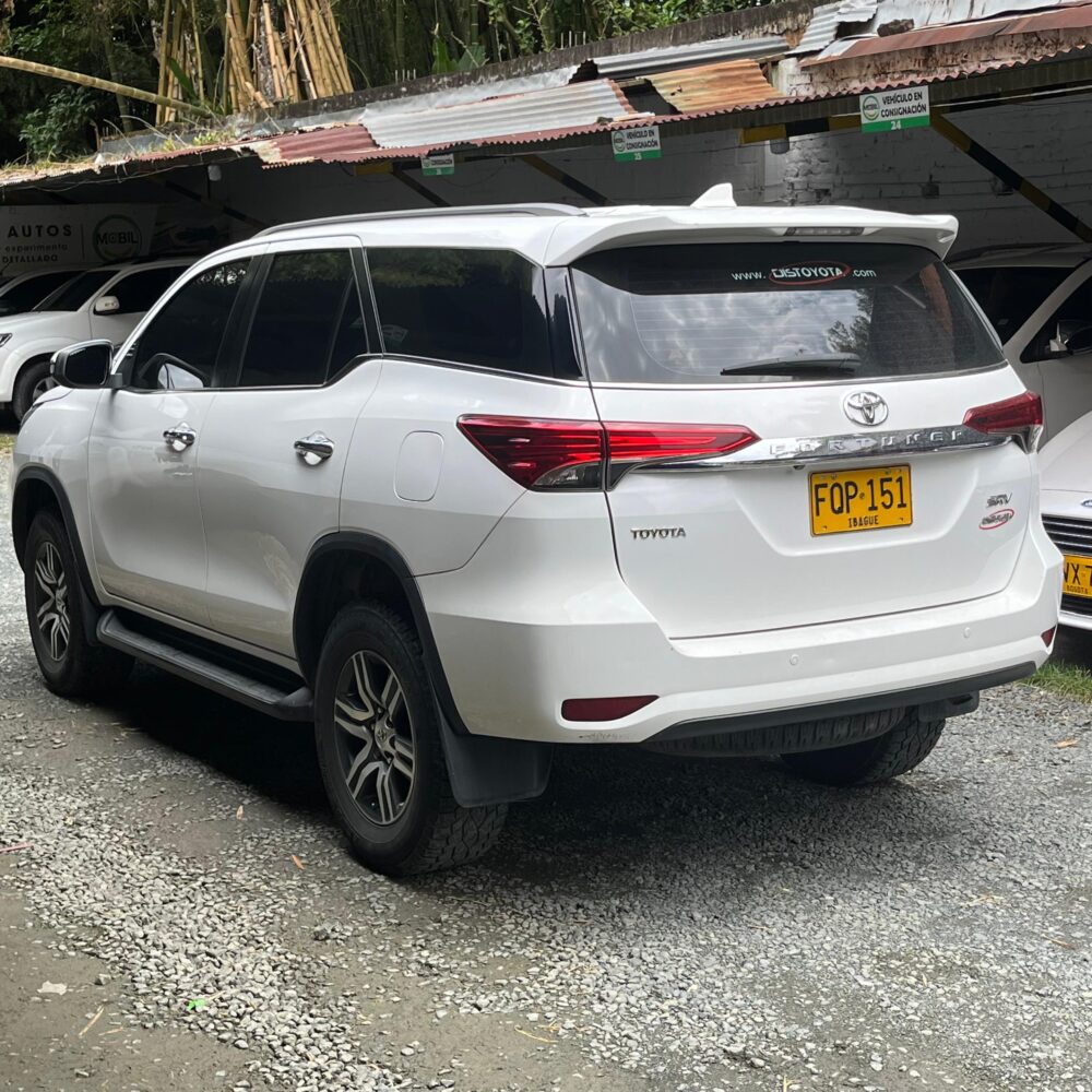 TOYOTA FORTUNER 2.7L MID TP 2.7CC 4X2 2020: imagen 9