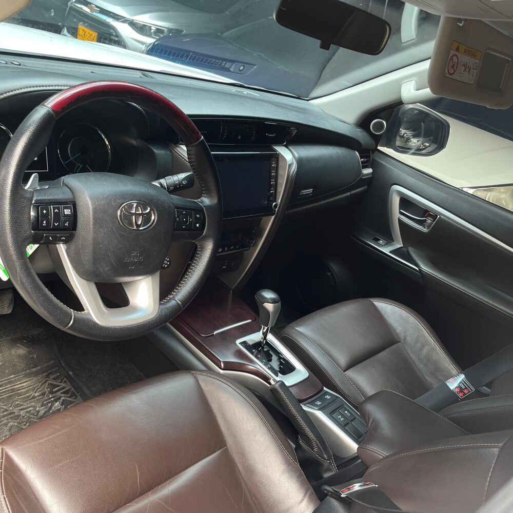 TOYOTA FORTUNER 2.7L MID TP 2.7CC 4X2 2020: imagen 15