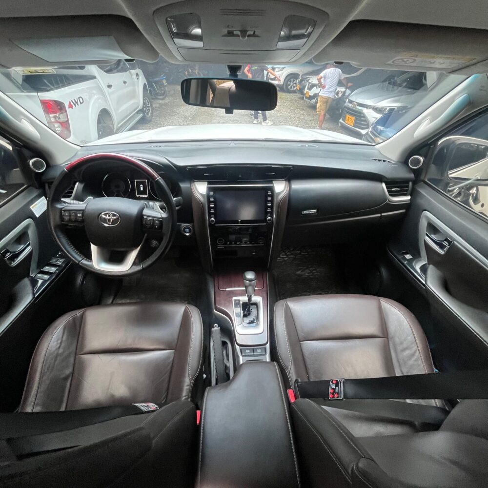 TOYOTA FORTUNER 2.7L MID TP 2.7CC 4X2 2020: imagen 16