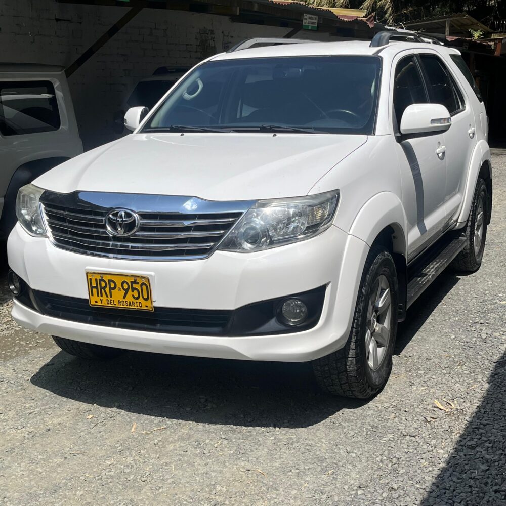 TOYOTA FORTUNER 2.7L AT 2.7CC 4X2 2015: imagen 1