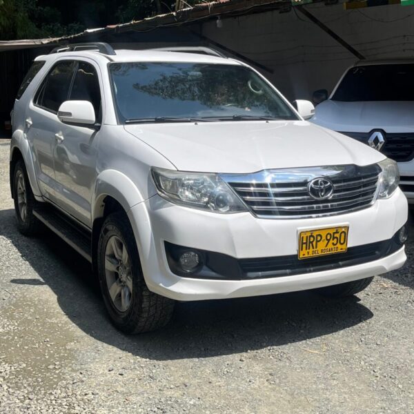 TOYOTA FORTUNER 2.7L AT 2.7CC 4X2 2015