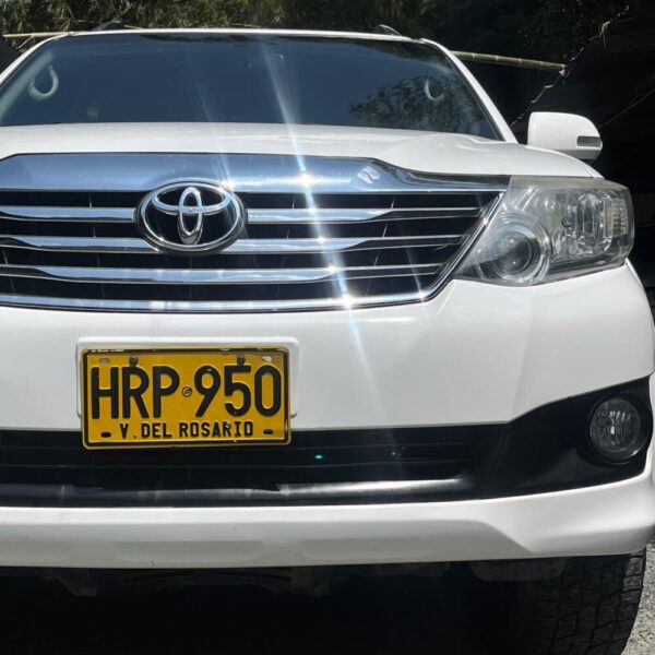 TOYOTA FORTUNER 2.7L AT 2.7CC 4X2 2015