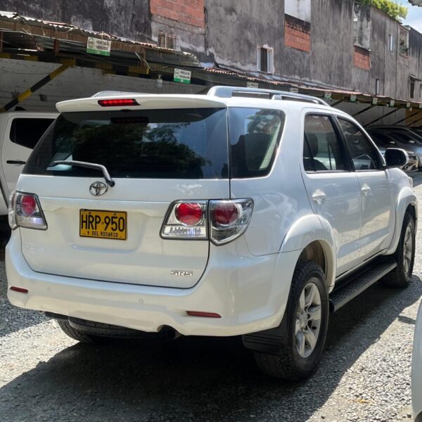 TOYOTA FORTUNER 2.7L AT 2.7CC 4X2 2015