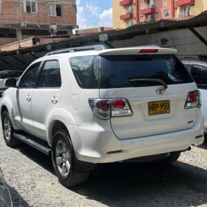 TOYOTA FORTUNER 2.7L AT 2.7CC 4X2 2015: imagen 9