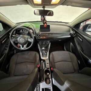 MAZDA 2 TOURING MT 1.5CC 2017: imagen 16